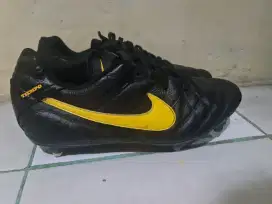 Sepatu bola Nike Tiempo Natural IV SG Original