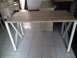 Meja aja kaki besi