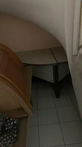 Meja kantor setengah lingkaran bisa lipat
