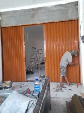 Folding gate rolling door