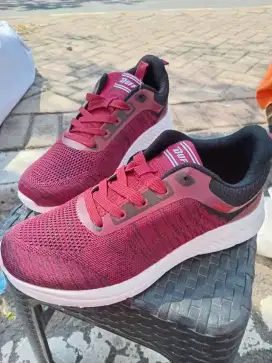 Sepatu running branded murah