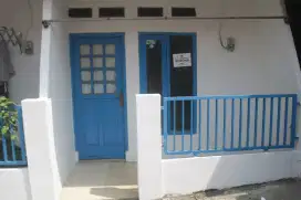 Kontakan Biru - Jalan Raya Kodau