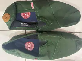Sepatu dan sendal wanita