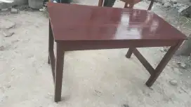 Meja jangkung serbaguna