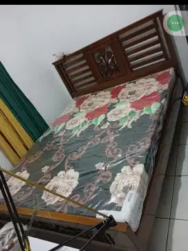 Tempat tidur kayu minimalis UK 160 harga 700 nego