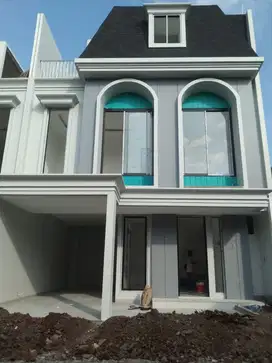 Dijual Rumah 3 Lantai Jakarta Timur 10 Menit LRT TMII  Ciracas 1,6 M