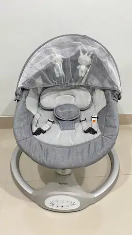 Sugar Baby Hug me automatic baby swing bed