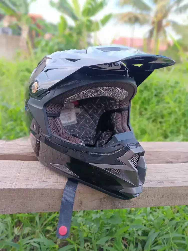 Helm Supemoto
Size L