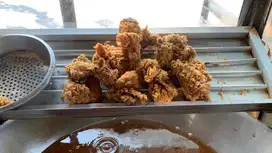 Lowongan KHUSUS WANITA. Jaga stand ayam crispy di Ngaliyan