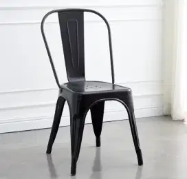 Kursi besi ada 4 biji