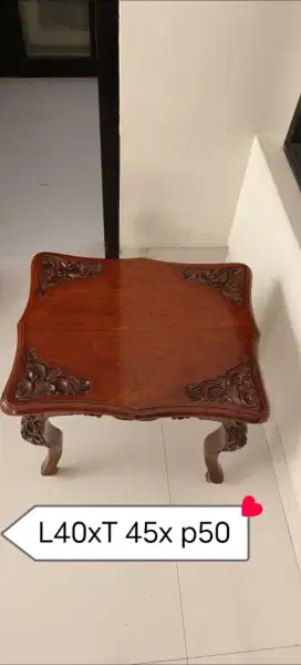 Meja kecil jati