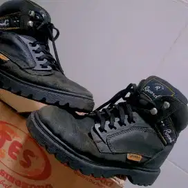 Sepatu Gunung Outdoor No 38