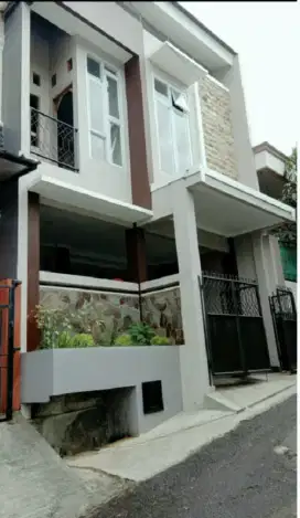 Di Jual Rumah 2 lantai murah di kota Bogor