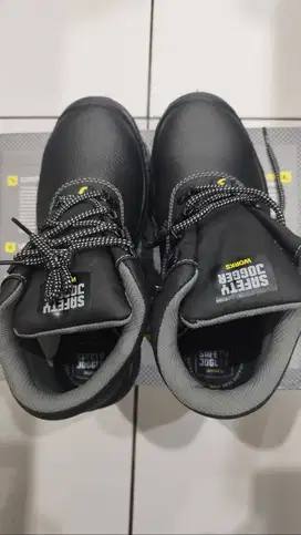 Sepatu Safety Jogger Bestboy 231