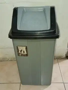 Tempat Sampah Yutaka 20 Lt