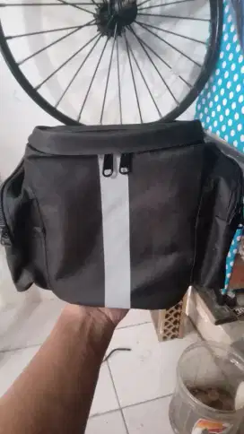 Tas buat di pasang di goncengan blkng sepeda