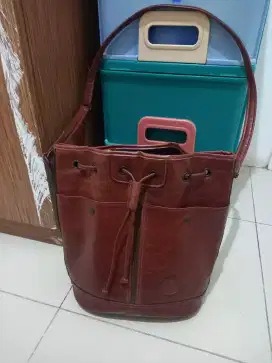 Tas  bahan  semi  kulit. Water proof. Impor