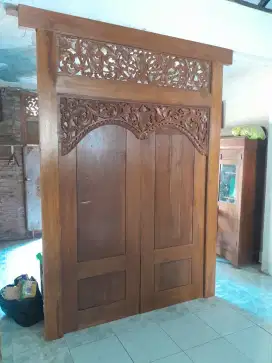 Gebyok ukir kuno