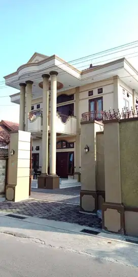 Rumah lantai 2 lokasi depan Epicentrum Lombok