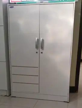 Lemari pakaian anak