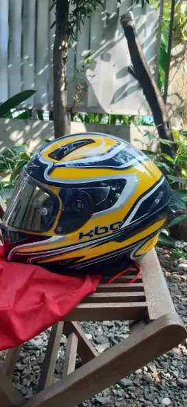 Helm KBC Yellow with black & white stripes.