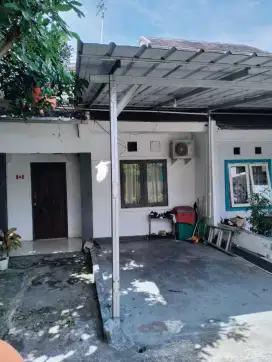 Jual Rumah siap huni, lingkungan nyaman, di Perum Sawangan Regency