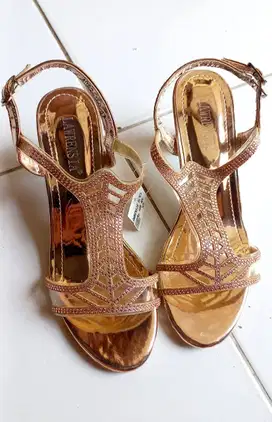 Sepatu Wanita High Heels Merk Lawrensia Size 37