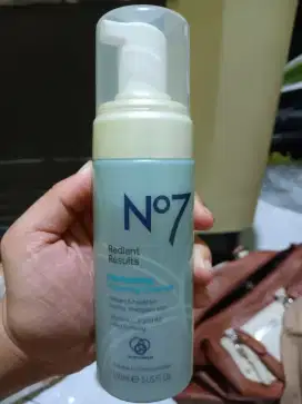 NO7 RADIANT RESULTS REVITALISING FOAMING CLEANSER VITAMINS C,E&B5+RED