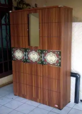 LEMARI PAKAIAN 3 PINTU KACA LUAR GM 8327 PB KL WALNUT JT