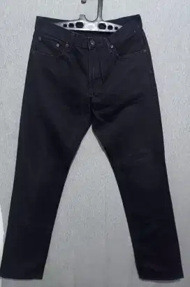 UNIQLO JEANS REGULER SZ 30(76 CM) HITAM PEKAT