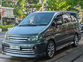 TDP 30 jt Nissan Serena 2.0 CT Automatic 2010 Abu-Abu Kredit Murah