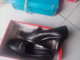 Sepatu kulit wanita no 39