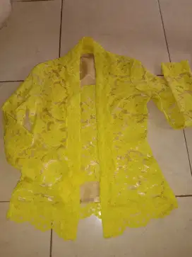 Kebaya anak tanggung