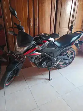 cb150r hitam masih dalam kondisi bagus