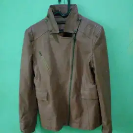 Jaket kulit dormevii England