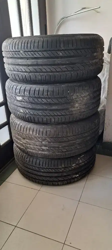 Jual ban bekas merk continental 245/50 R 18 4 pc,harga nego