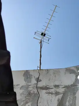 Antena Parabola dan antena uhf Teknisi langsung jernih komplit