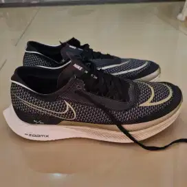 Nike Streakfly sepatu running