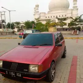Fiat Uno Merah 1989