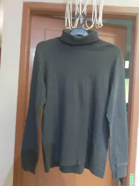 Kaos turtleneck uniqlo size L