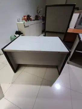 MEJA KANTOR KAYU SECOND SEKEN BEKAS UKURAN 120x79x75