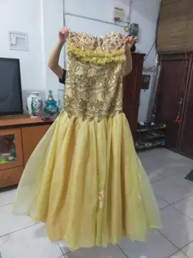Gaun pesta elegan