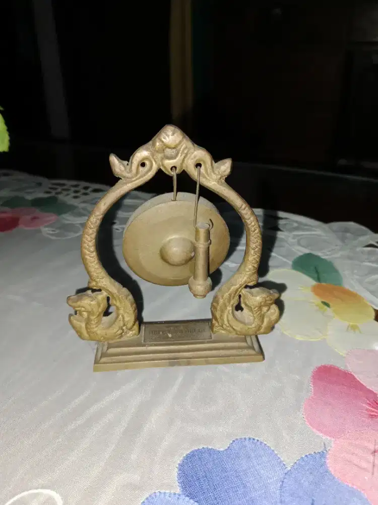 Gong mini dengan tabuhnya