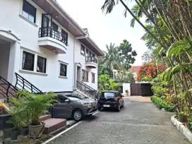 Dijual Rumah Mewah Full Furnish Area Kemang