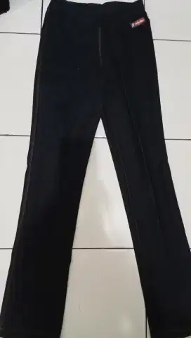 Obral celana wanita