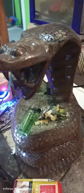 Asbak jati patung ular cobra