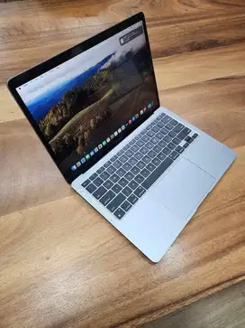 Macbook Air 13 2020 i5 8 512gb