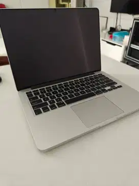 Macbook Pro 13 2015 i5 8 256gb