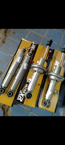 Shock absorber kayaba silver buat mobil Toyota Innova reborn depan blk