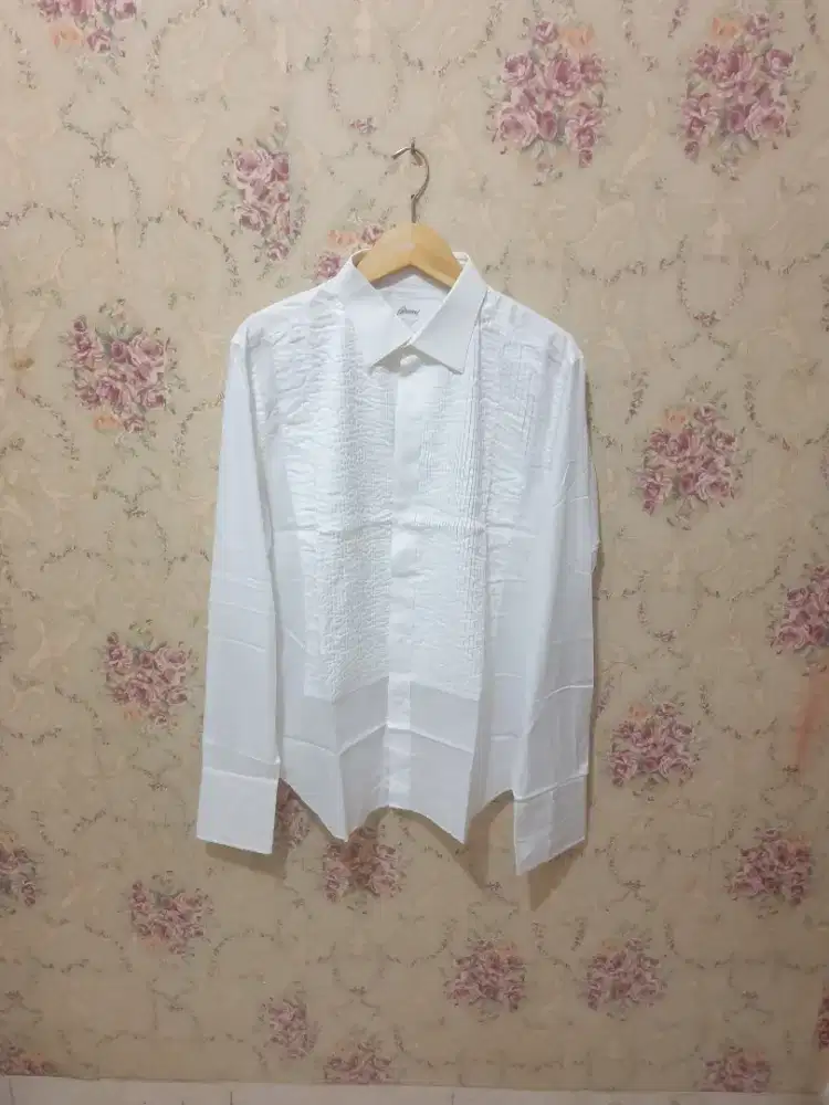 Like new .authentic baju kemeja .shirt brioni size L